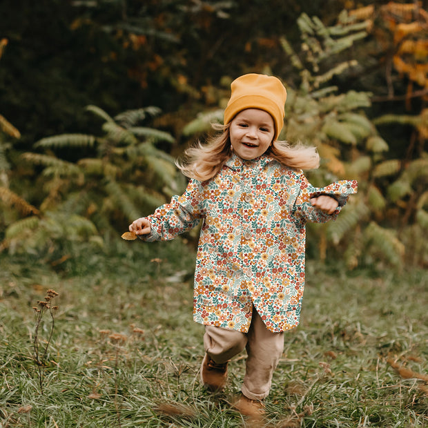 Wasserfester Stoff mit Blumenmuster, Cremeweiß